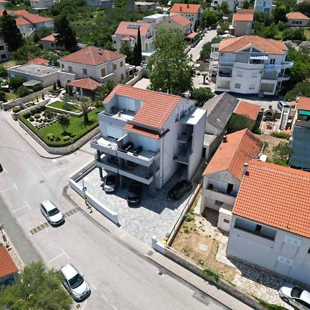 Apartmani Sara 2 Betina  Exterior photo